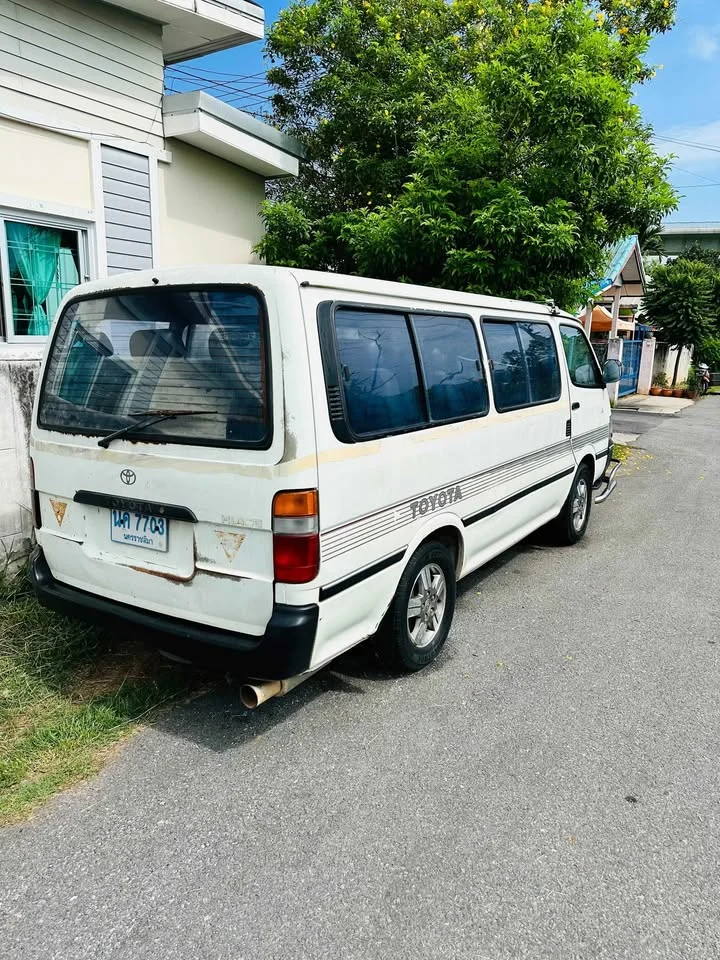 2001 Toyota Commuter IV (H100) 2