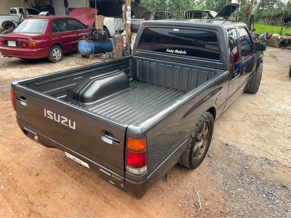 1995 Isuzu TFR III 2