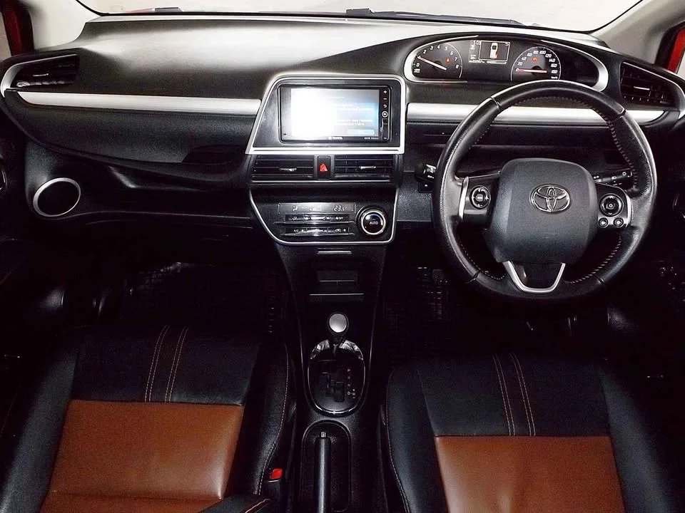 2018 Toyota Sienta II 2