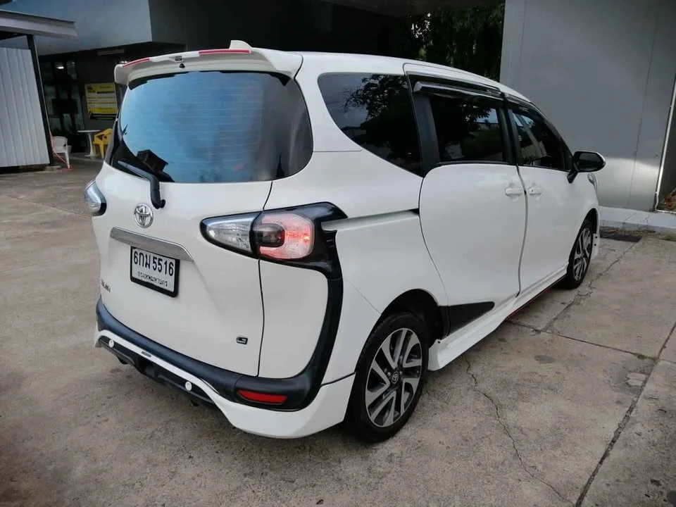 2017 Toyota Sienta II 2