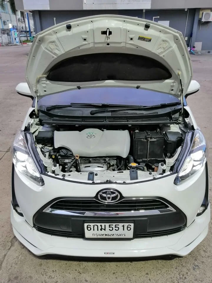 2017 Toyota Sienta II 3