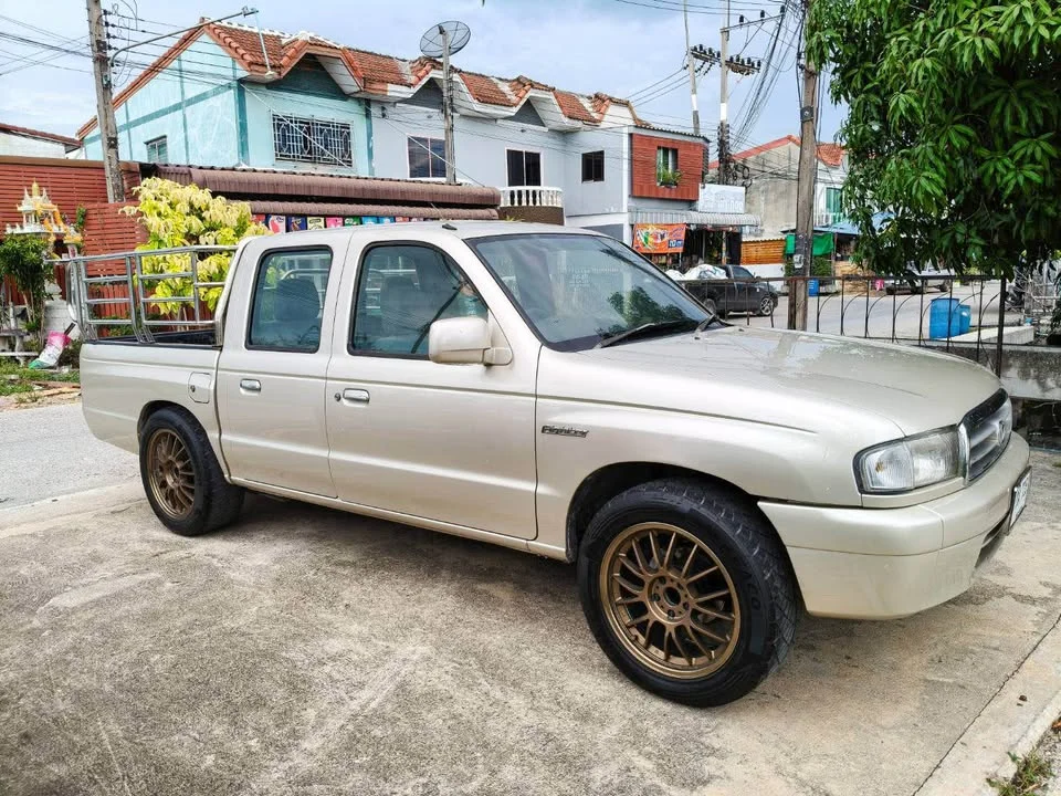 2001 Mazda 2500 Fighter V 2