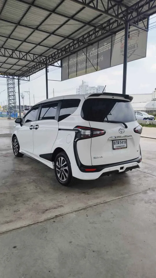 2017 Toyota Sienta II 2