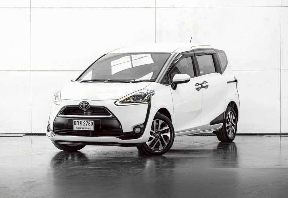 2017 Toyota Sienta II 2