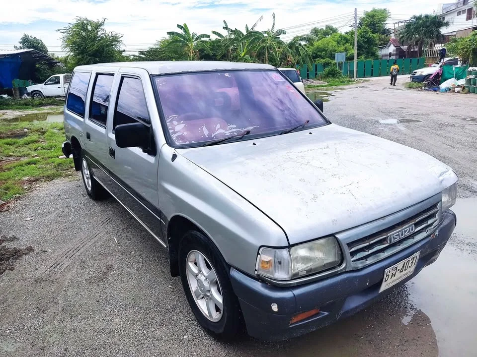 1996 Isuzu TFR III 3