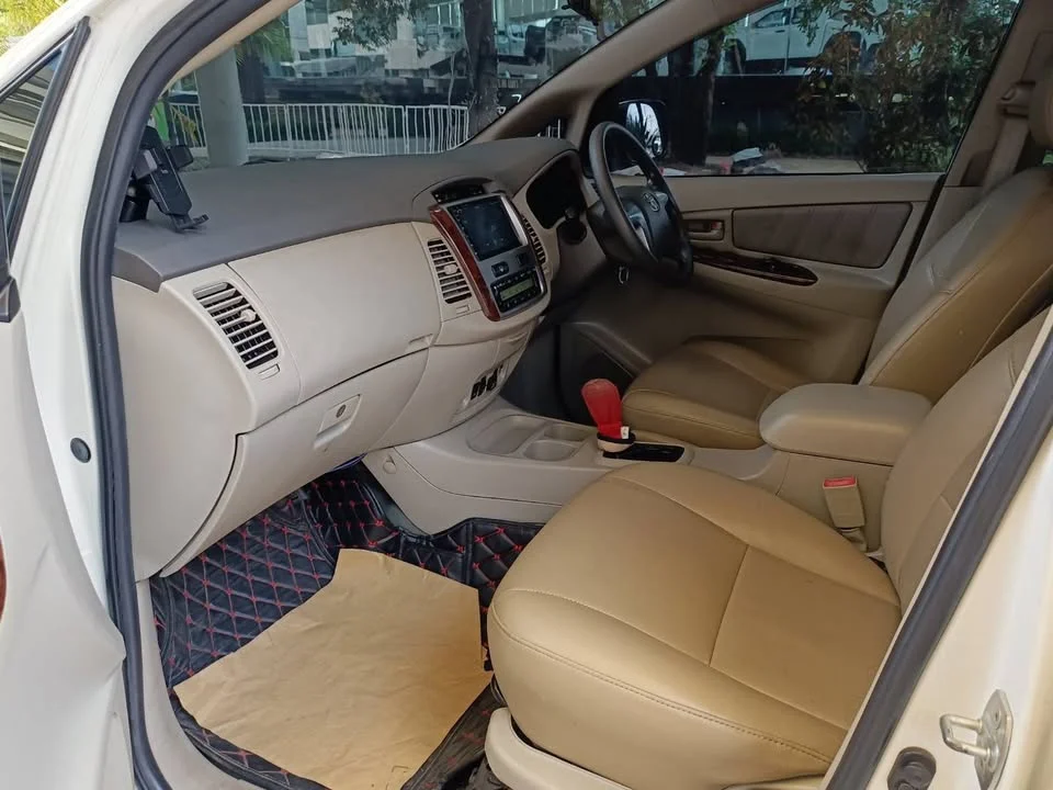 2012 Toyota Innova I 3