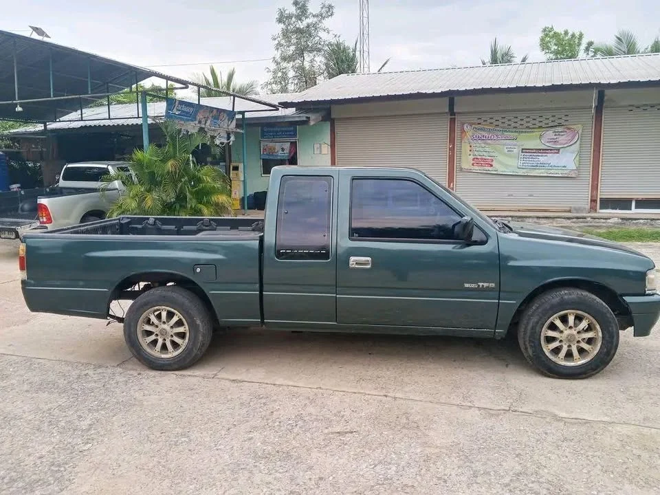 Isuzu TFR III 2
