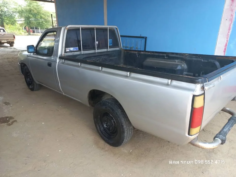 2005 Nissan Frontier I 3