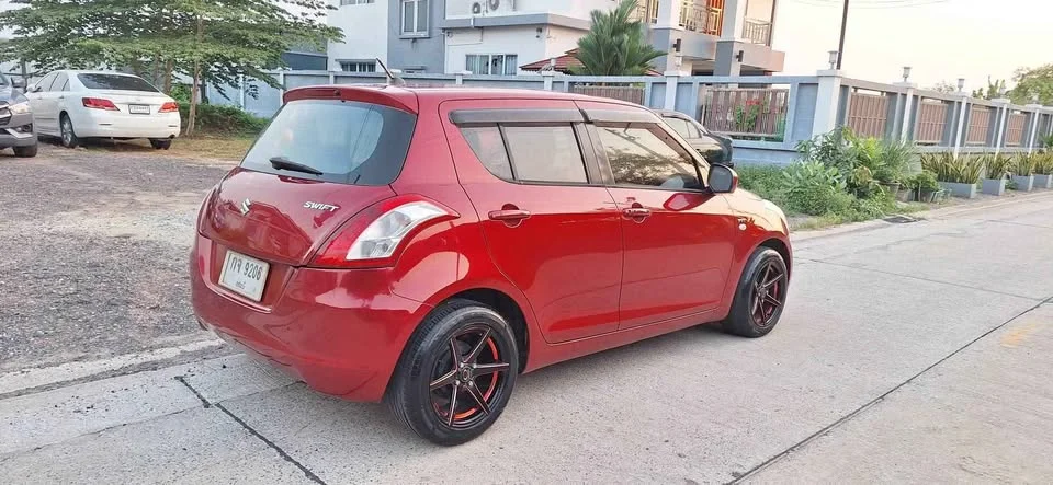 2012 Suzuki Swift II 3