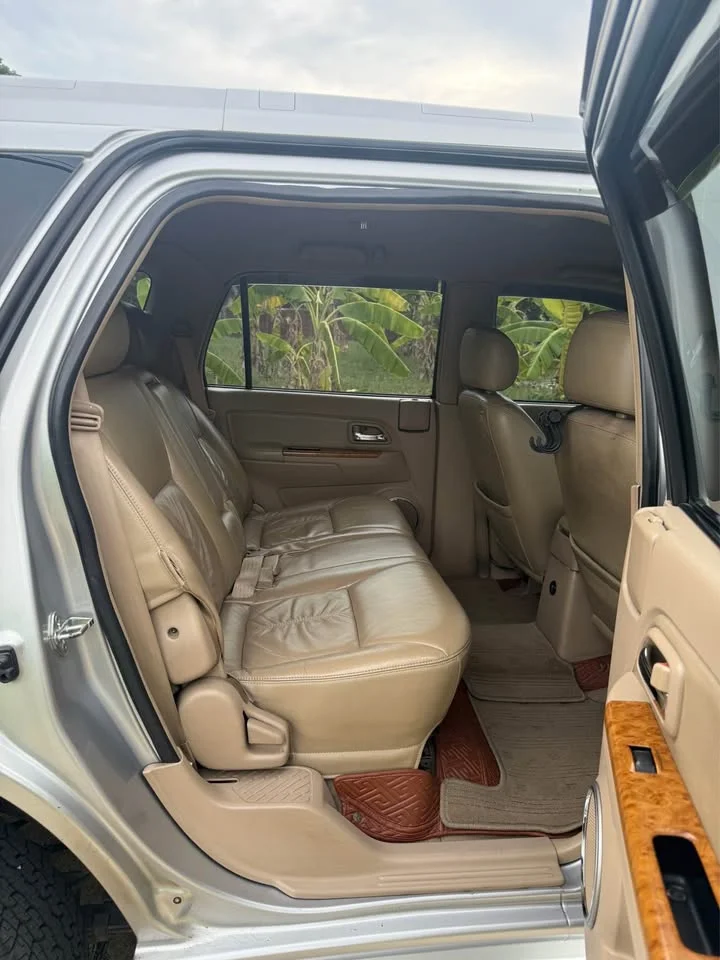 2011 Isuzu MU-7 2