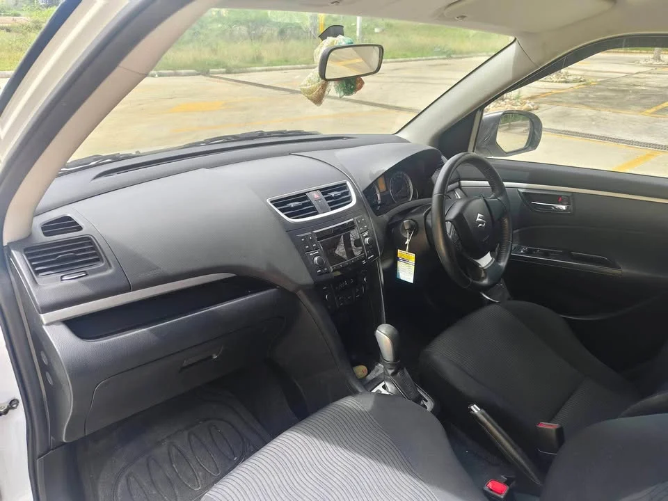 2012 Suzuki Swift II 3