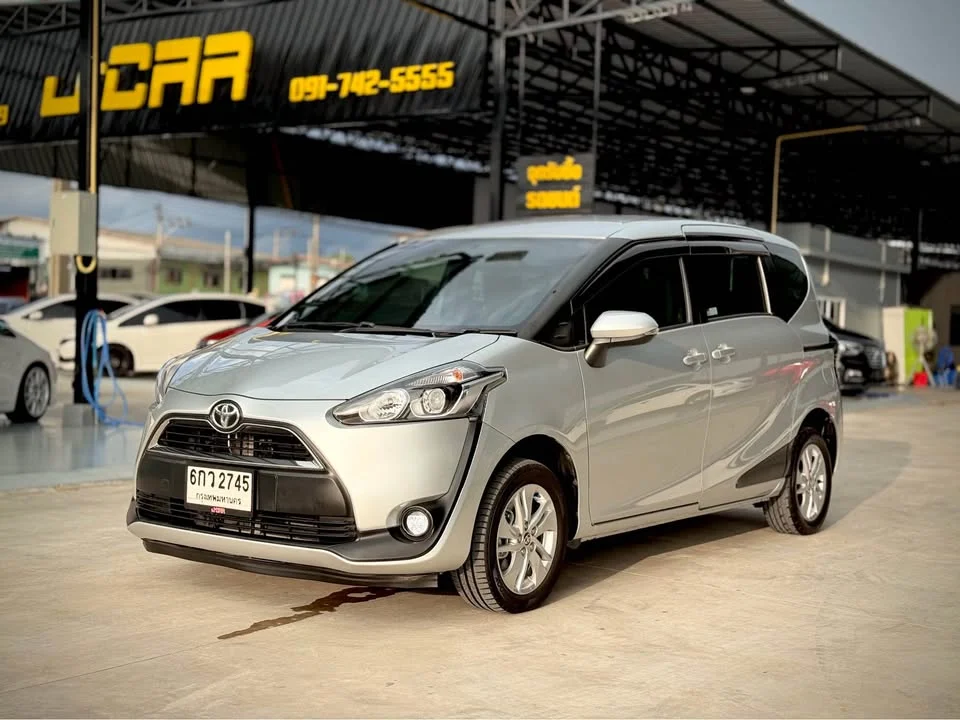2017 Toyota Sienta II 2
