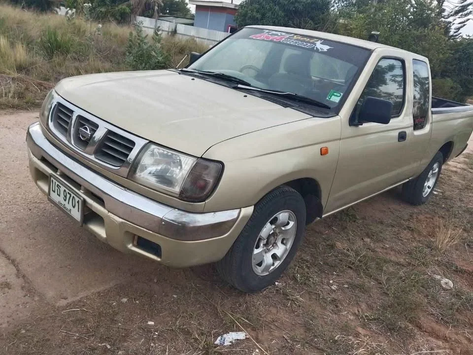 2001 Nissan Frontier I 2