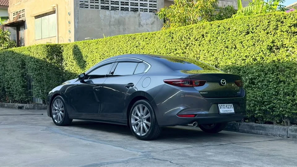 2019 Mazda 3 IV 3
