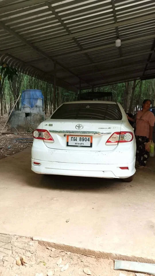 2010 Toyota Corolla Altis X (E140) 3