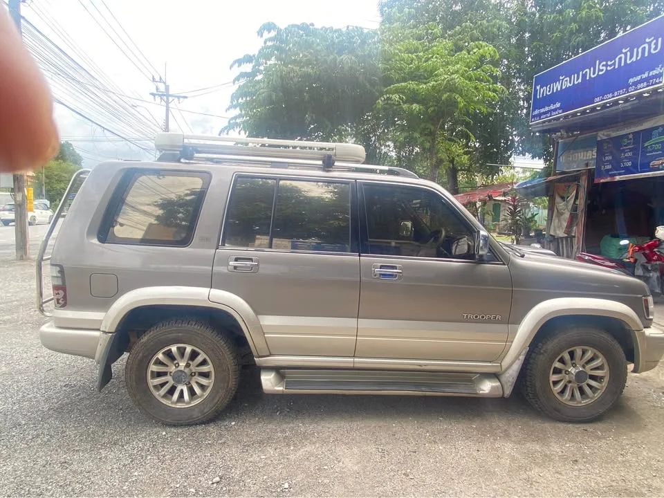 2002 Isuzu Trooper II 2