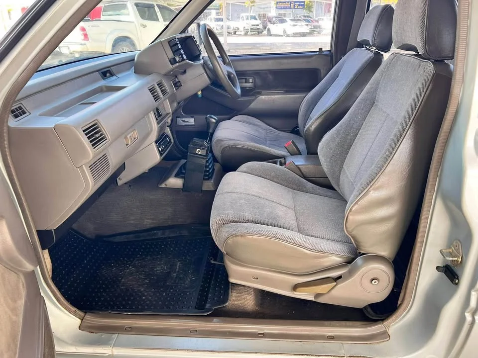 Isuzu TFR III 2