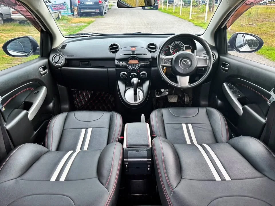 2013 Mazda 2 II 3