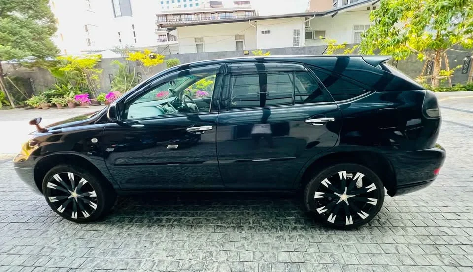 2010 Toyota Harrier II 3