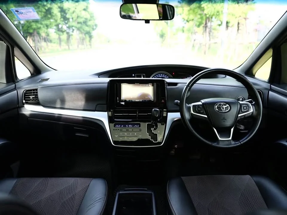 2017 Toyota Estima III 2