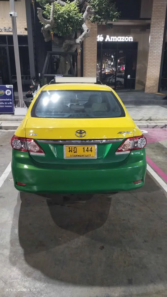 2013 Toyota Corolla Altis X (E140) 3