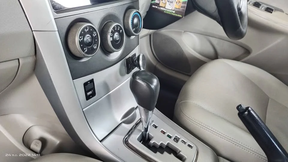 2013 Toyota Corolla Altis X (E140) 2