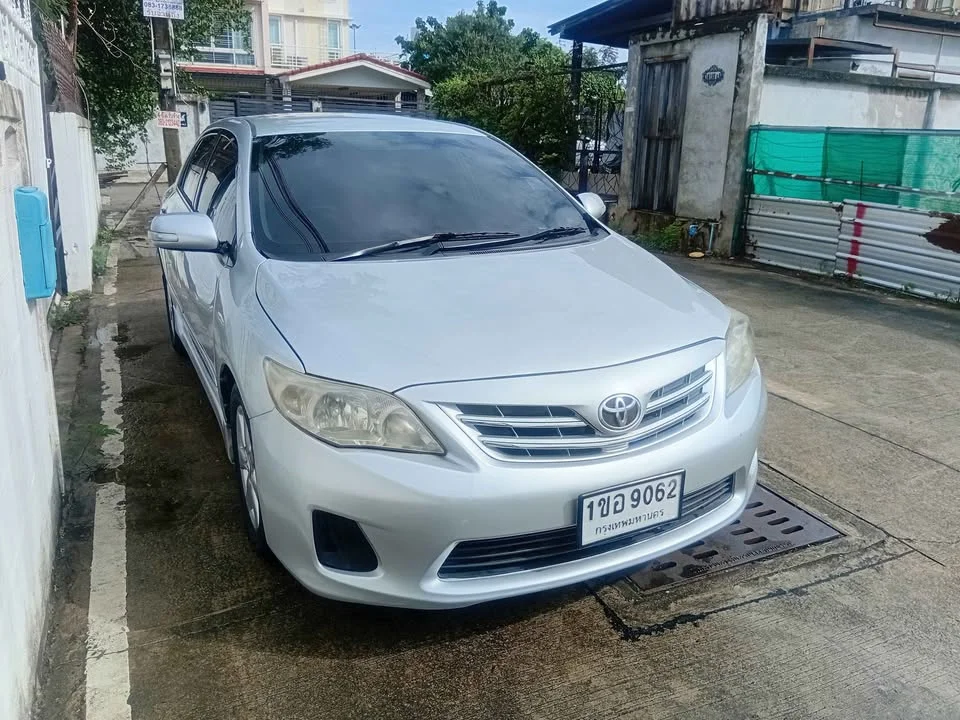 2014 Toyota Corolla Altis X (E140) 3