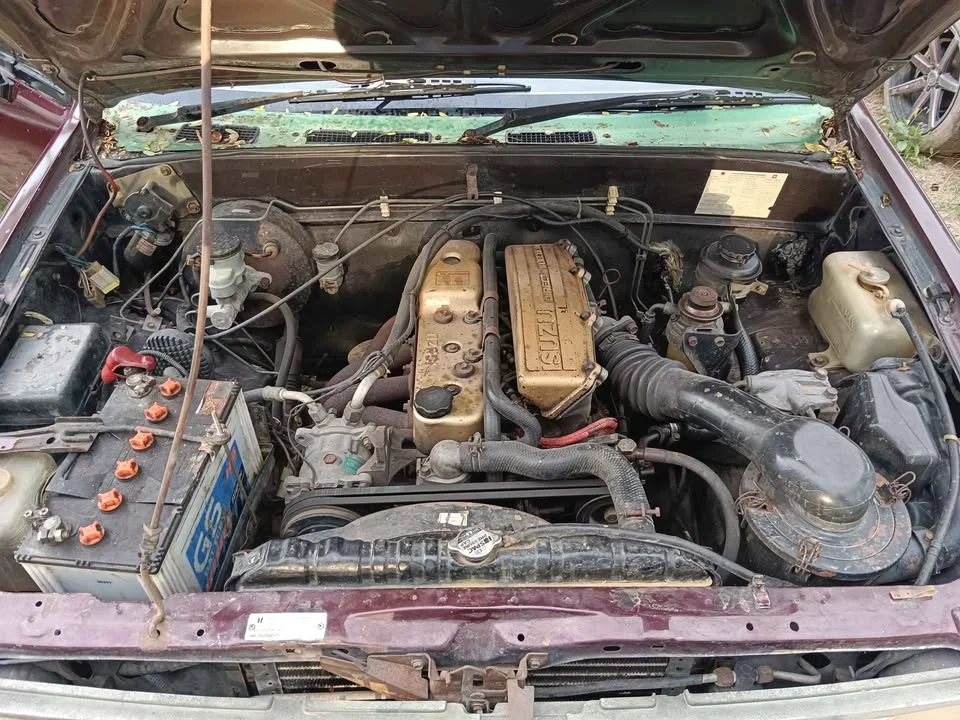 1990 Isuzu TFR III 2