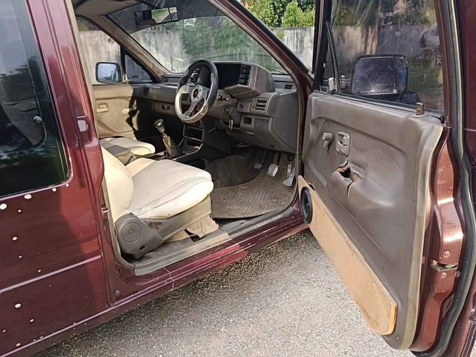 1990 Isuzu TFR III 3