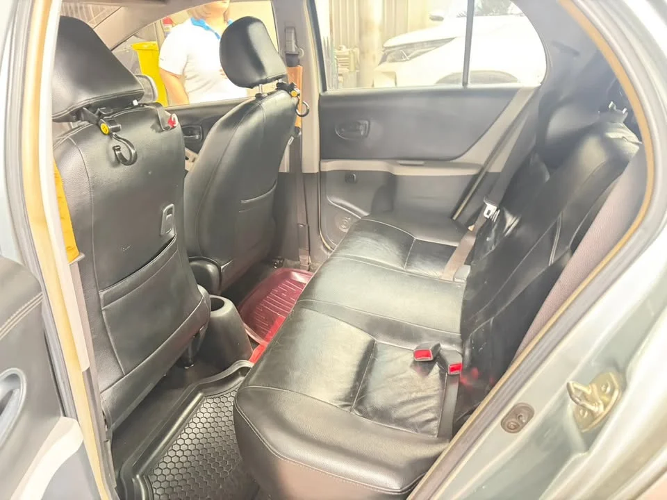 2006 Toyota Yaris II 2