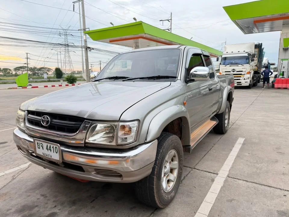 2002 Toyota Hilux Tiger VI 2
