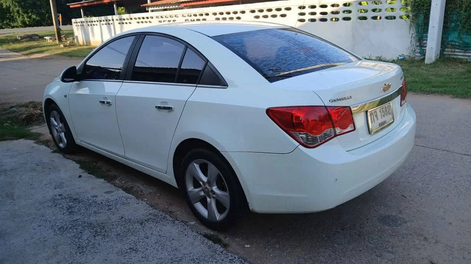 2027 Chevrolet Cruze I 3