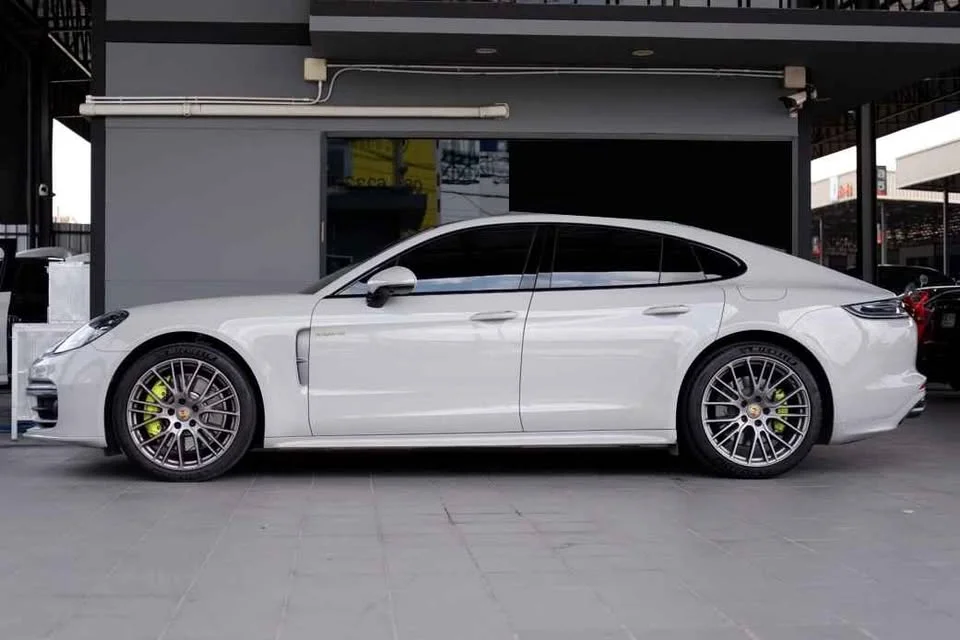 2023 Porsche Panamera II 3