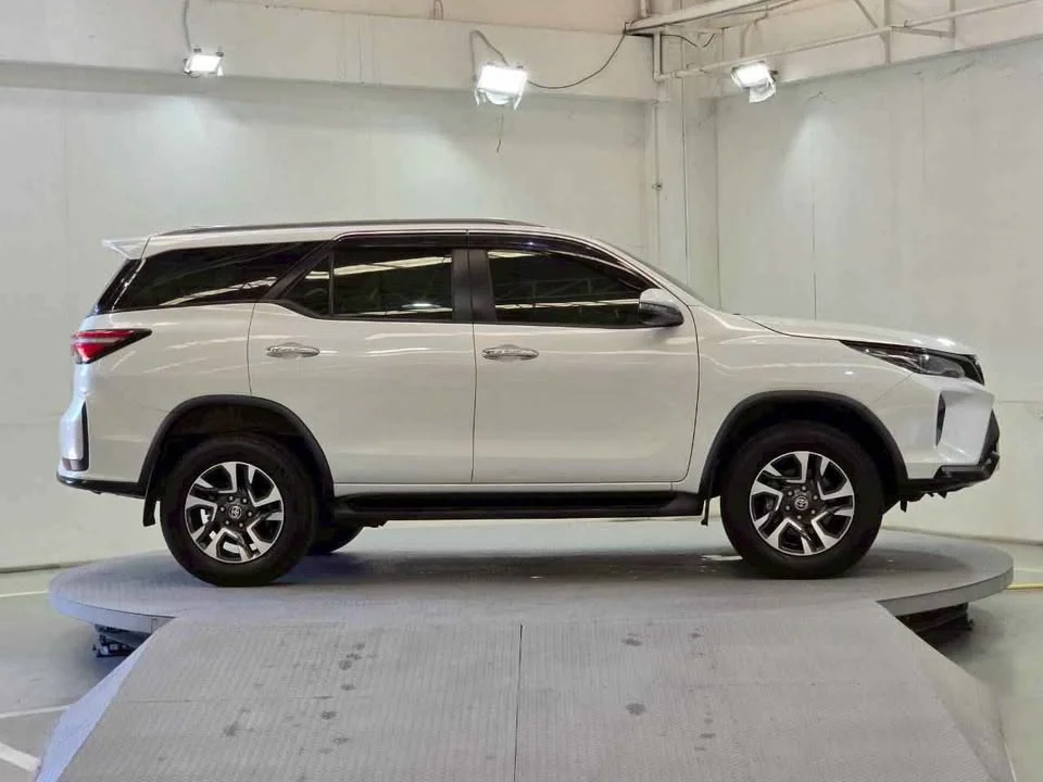 2023 Toyota Fortuner II 3