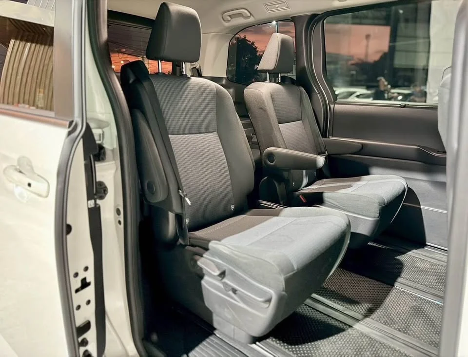 2024 Toyota Voxy IV 3
