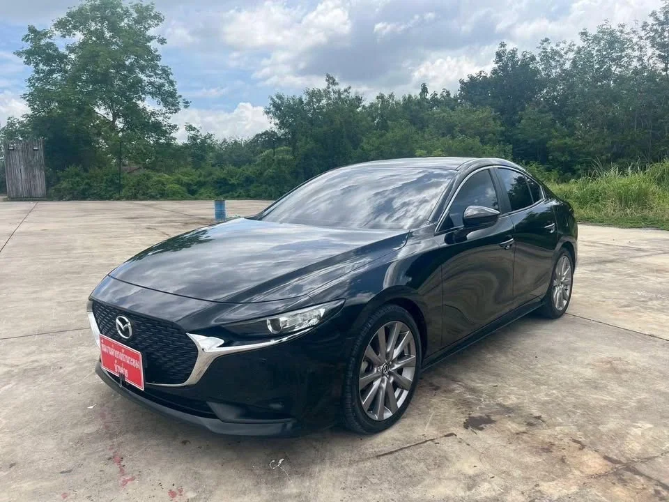 2019 Mazda 3 IV 3