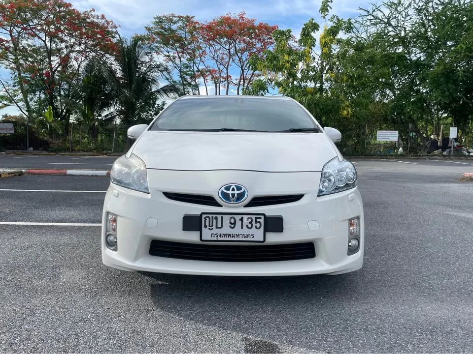 2011 Toyota Prius III 2