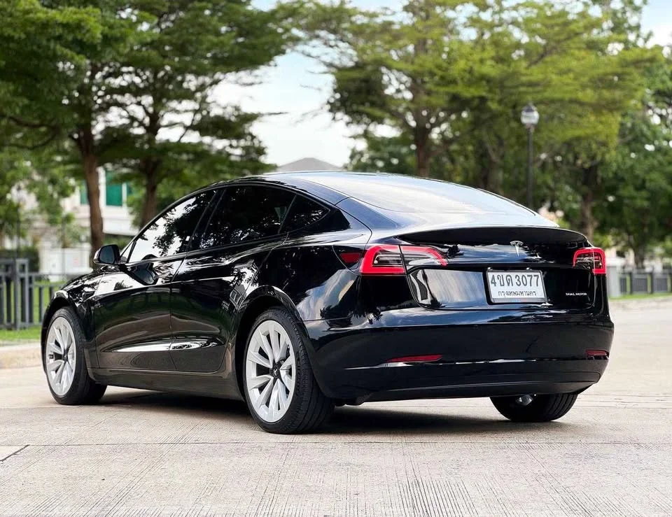 2023 Tesla Model 3 2