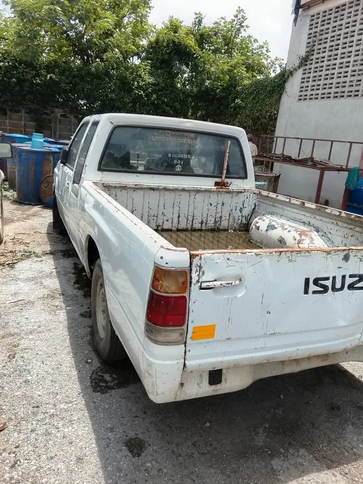 1996 Isuzu TFR III 2