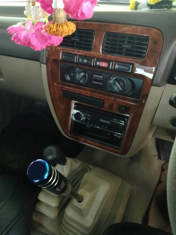2002 Nissan Frontier I 2
