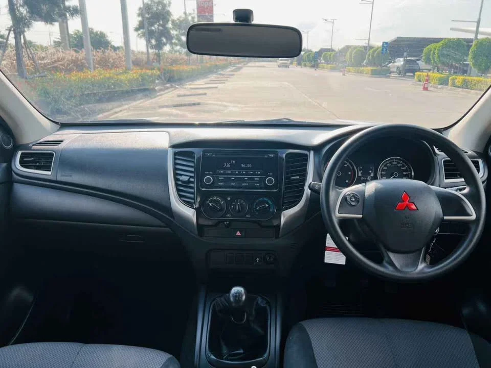 2023 Mitsubishi Triton V 2
