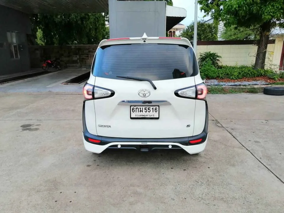 Toyota Sienta II 2