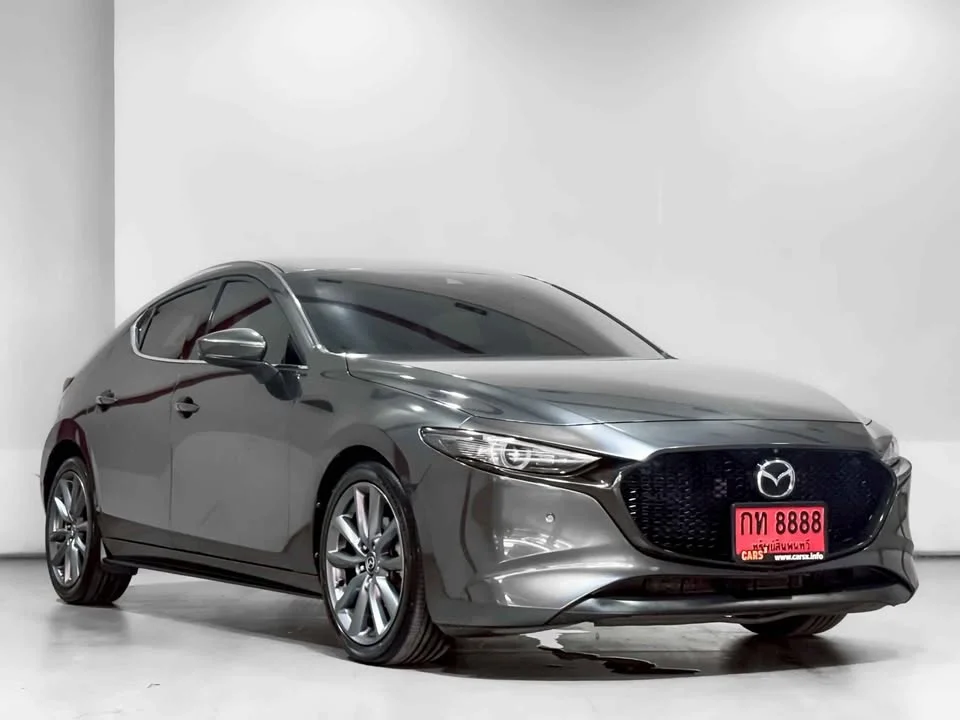 2019 Mazda 3 IV 3