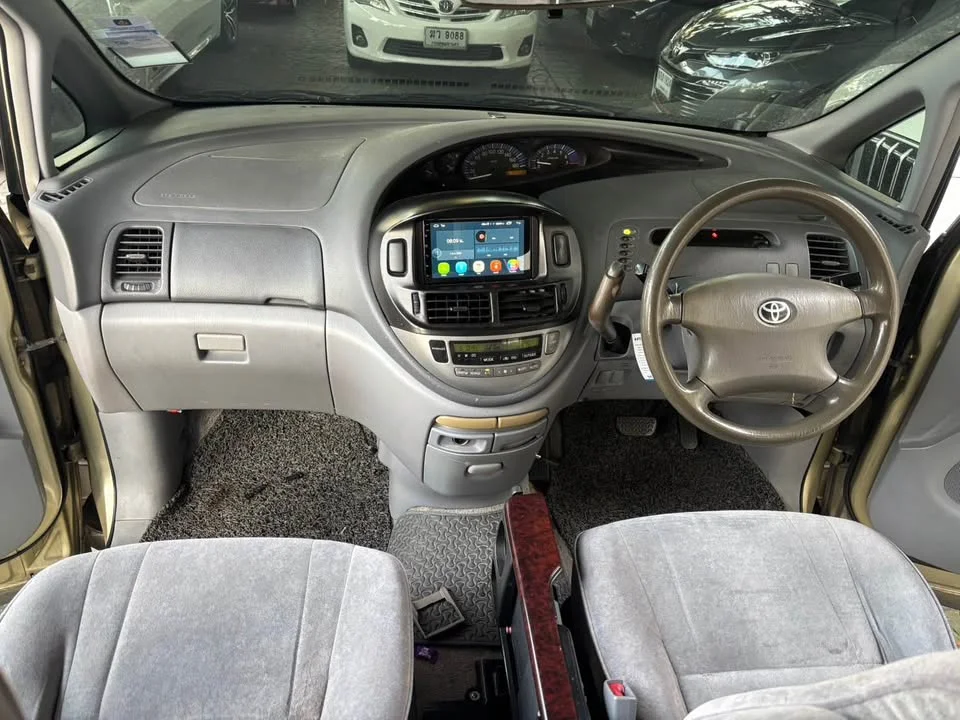 2005 Toyota Estima II 2
