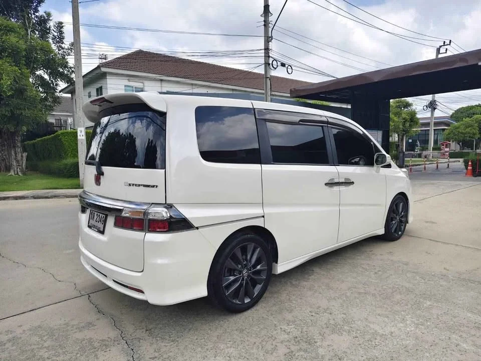 2007 Honda Stepwgn III 2