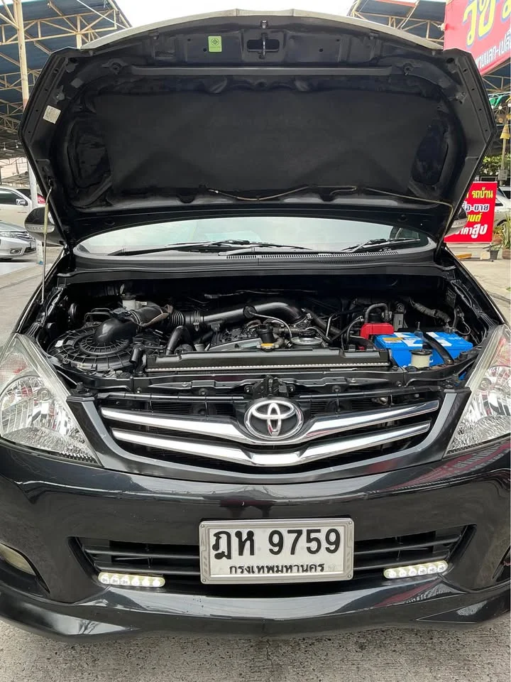 2010 Toyota Innova I 2