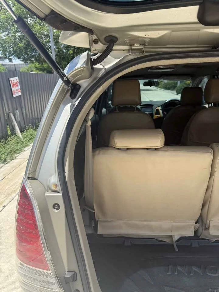 2010 Toyota Innova I 2