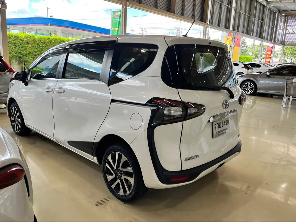 2019 Toyota Sienta II 2