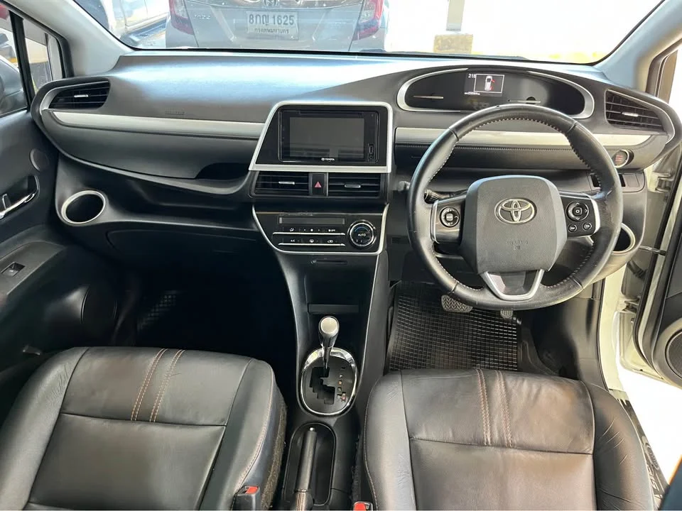 2019 Toyota Sienta II 3