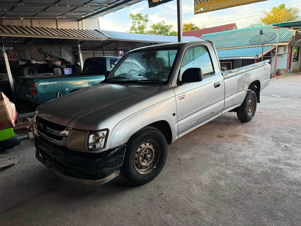 2002 Toyota Hilux Tiger VI 3